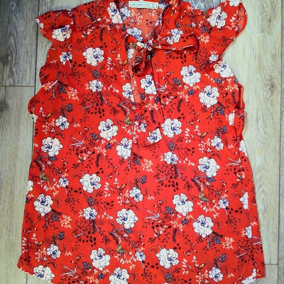Anthropologie Tops - Anthrolologie floral flutter sleeve blouse